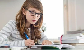 Muốn học mau giỏi, phải đọc sách giấy cơ!