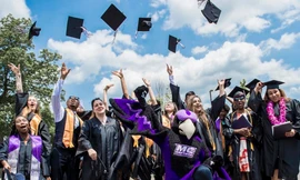 Lễ tốt nghiệp độc đáo