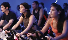Góc cảnh báo: Tập đạp xe ở phòng gym xong thấy dấu hiệu lạ này, hai cô gái phải đi cấp cứu