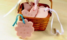 Tự làm mỹ phẩm tặng mẹ