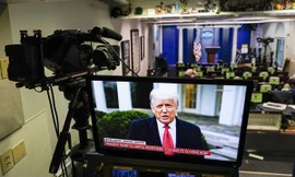 Tổng thống Trump chưa hết nhiệm kỳ, Twitter đã ra tay xóa bài đăng, khóa tài khoản của ông