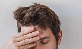 Chồng bị ngã sưng đầu, vợ bỗng bị đau đầu giống y như chồng, và một chuyện kỳ lạ xảy ra