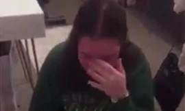 Gửi bài kiểm tra giữa kỳ xong, sinh viên nữ phát khóc vì quên không sửa tiêu đề “bố láo“