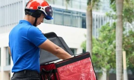 Người giao hàng gọi điện liên tục nhưng luôn im lặng, mãi khách mới hiểu sự thật bất ngờ