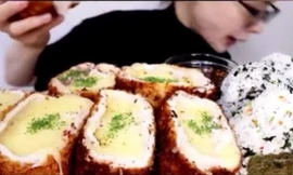 YouTuber chuyên quay video mukbang để lộ hình ảnh lén nhổ thức ăn đi, khiến fan nổi giận