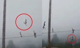 Kinh hoàng khi dây bảo hộ bất ngờ đứt, thanh niên biểu diễn đu dây rơi từ độ cao 20 mét 