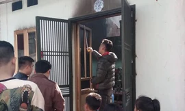 Các ngành chức năng khám nghiệm hiện trường, điều tra vụ việc. ảnh: K.D