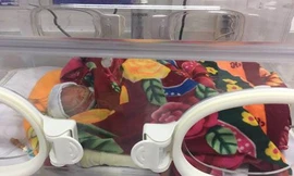 Hiện bé gái đang được theo dõi sức khỏe tại bệnh viện.