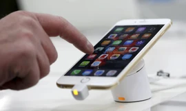 Apple mua 160 triệu tấm nền màn hình OLED từ đối thủ