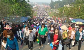 Hàng triệu người hành hương về Đền Hùng thắp hương dịp Giỗ Tổ hằng năm 