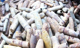 Bắt kẻ chuyên cưa bom lấy thuốc nổ để bán