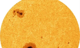 Những chi tiết đáng kinh ngạc về các vết đen mặt trời đang hoành hành