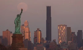 'Trăng máu' lơ lửng ở Bắc và Nam Mỹ