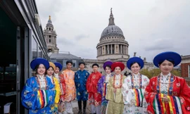 'Việt phục bộ hành' giữa London, lan tỏa giá trị văn hóa 