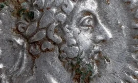 Phát hiện kho báu tiền xu La Mã 'đi lạc' sang Anh