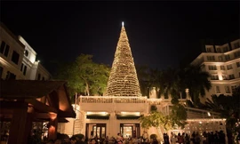 Nhiều khách sạn lớn ở Hà Nội đắt khách đặt tiệc đêm Giáng sinh