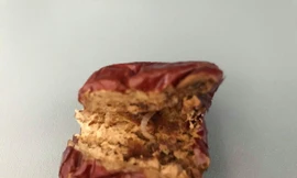 Tiếp viên xin lỗi vì đồ ăn trên máy bay có dòi