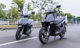 Cặp xe máy điện VinFast thách thức scooter ăn khách ở VN