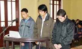 Nhóm côn đồ manh động cướp súng, đánh hội đồng công an