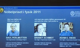 Nobel Vật lý 2011 thuộc về ba nhà khoa học Mỹ, Úc