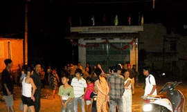 Cả xóm đi bắt 'yêu râu xanh' sàm sỡ bé 11 tuổi