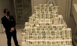 Trúng số hơn 924 tỉ đồng, bạn bè trở mặt