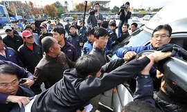 Dân địa phương đụng độ với các nhà hoạt động Hàn Quốc vì lo sợ bị Triều Tiên trả đũa