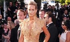 Sao nữ bị 'tống cổ' khỏi thảm đỏ Cannes vì 'câu giờ'