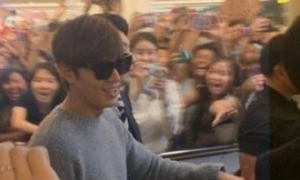 ‘Kim Tan’ Lee Min Hoo bị fan vây kín tại sân bay