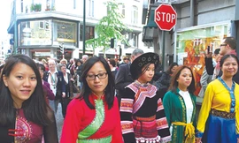 Tết Tây Tết Ta sa đà chuyện quà!