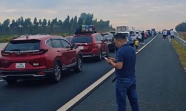 3 vụ tai nạn, 10 ô tô liên quan, cao tốc Phan Thiết - Dầu Giây ùn tắc nhiều km