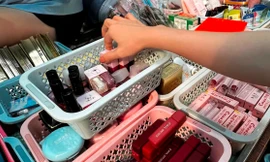 Cận cảnh 'hàng hiệu giá bèo' cần là có ở chợ truyền thống TPHCM