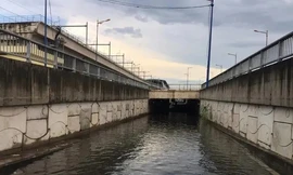 Hình ảnh khác lạ ở hầm chui Bến xe Miền Đông mới