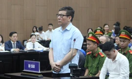 Cựu Chủ tịch tỉnh Vĩnh Phúc nói 10 tỷ và 800 nghìn USD bị phát hiện khi khám nhà là ‘tiền riêng của anh em’