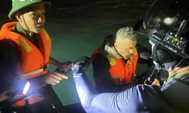 4 người cứu du khách Nga trôi dạt trên biển 2 tiếng ở Bình Thuận