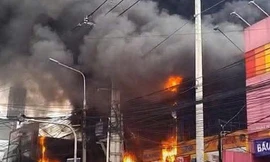 Cháy lớn tại siêu thị Điện máy xanh ở Đồng Nai lúc giữa trưa