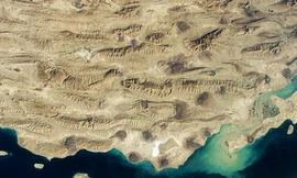 Bên dưới Iran và Iraq, vỏ Trái Đất đang tách đôi