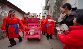 Lễ hội chém lợn ở Ném Thượng, Bắc Ninh từng gây nhiều tranh cãi. Ảnh minh họa