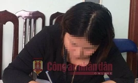 Chị N viết tường trình tại cơ quan Công an. Ảnh: CAND.