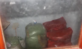 Số gạo được niêm phong tại UBND xã Phước Trà.