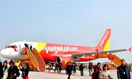 Vietjet giảm giá cho khách đi tàu ảnh hưởng sự cố cầu Ghềnh