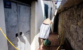 Dự án đường Vành đai 1 (đoạn Ô Đống Mác - Nguyễn Khoái) được xem là con đường lập kỷ lục về kinh phí với tổng mức đầu tư lên tới 1.139 tỷ đồng. Tuy nhiên, sau khi thông xe, nhiều ngôi nhà tại đây thấp hơn mặt đường 2-3m.