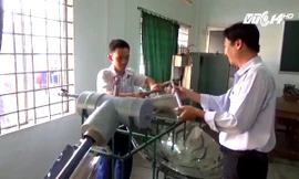 Học sinh chế tạo máy lọc nước mặn thành ngọt