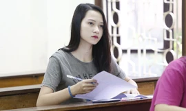 Thí sinh trong giờ làm bài thi môn Hóa học sáng 5/7. Ảnh: Như Ý