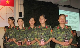 Nữ xạ thủ đặc công