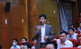 Đại biểu nêu những vướng mắc ở địa phương đến Thường trực Tỉnh ủy Bắc Giang