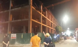 Trần tầng 4 tòa nhà đang xây dựng bị sập