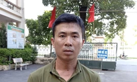 Chiếc ô tô của đối tượng lao vào Cảnh sát Giao thông