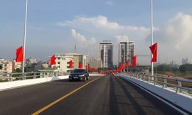 Lãnh đạo tỉnh và thành phố Bắc Giang tham dự cắt băng khánh thành và thông xe cầu vượt Xương Giang