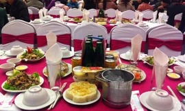 Ăn cỗ cưới, 66 người nhập viện khẩn cấp